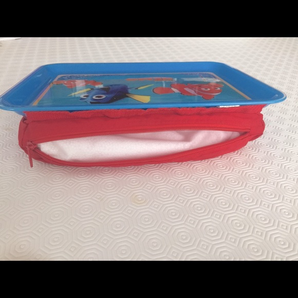Vintage “Finding NEMO” printed plexiglass personal lap tray with red beanbag - Picture 3 of 3